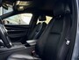 Mazda 3 2.0 e-SkyActiv-G M Hybrid 122 Comfort met Bose | Apple Carplay / Android Auto | Navigatiesysteem | Licht + Regensensor | Elektrisch Verstelbare Bestuurderstoel | Stoel + Stuurverwarming | Parkeersensoren Voor + Achter | Camera Achter | 18"Lichtmetalen velgen | Lederen Bekleding | Cruise Control Adaptief