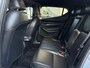 Mazda 3 2.0 e-SkyActiv-G M Hybrid 122 Comfort met Bose | Apple Carplay / Android Auto | Navigatiesysteem | Licht + Regensensor | Elektrisch Verstelbare Bestuurderstoel | Stoel + Stuurverwarming | Parkeersensoren Voor + Achter | Camera Achter | 18"Lichtmetalen velgen | Lederen Bekleding | Cruise Control Adaptief