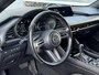 Mazda 3 2.0 e-SkyActiv-G M Hybrid 122 Comfort met Bose | Apple Carplay / Android Auto | Navigatiesysteem | Licht + Regensensor | Elektrisch Verstelbare Bestuurderstoel | Stoel + Stuurverwarming | Parkeersensoren Voor + Achter | Camera Achter | 18"Lichtmetalen velgen | Lederen Bekleding | Cruise Control Adaptief