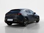 Mazda 3 2.0 e-SkyActiv-G M Hybrid 122 Comfort met Bose | Apple Carplay / Android Auto | Navigatiesysteem | Licht + Regensensor | Elektrisch Verstelbare Bestuurderstoel | Stoel + Stuurverwarming | Parkeersensoren Voor + Achter | Camera Achter | 18"Lichtmetalen velgen | Lederen Bekleding | Cruise Control Adaptief