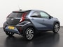 Toyota Aygo X 1.0 VVT-i MT Play Two-Tone | Stoelverwarming | Camera | 17" LMV | Adaptief Cruise | Zondag Open!