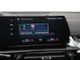 BMW iX1 xDrive30 Launch Edition 67 kWh | SOH 100% | Panoramadak | Trekhaak | Leder | Head Up | 22kw lader | Zondag Open!