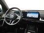 BMW iX1 xDrive30 Launch Edition 67 kWh | SOH 100% | Panoramadak | Trekhaak | Leder | Head Up | 22kw lader | Zondag Open!