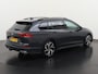 Volkswagen Golf Variant 1.5 eTSI R-Line DSG | 150PK | Trekhaak | Camera | Stuurverwarming | Zondag Open!