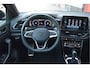 Volkswagen T-Roc 1.5 TSI R-Line Black Style LED grill, Adaptive cruise, Ergo active + Massage, IQ Light, Afn. trekhaak, Camera