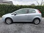 Fiat Punto Grande 1.4 Dynamic | Airco | Cruise Control | LMV | Elekt. Ramen | Trekhaak | APK tot 15-04-2027!