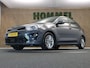 Kia Rio 1.0 T-GDi MHEV DynamicLine - ORIGINEEL NEDERLANDSE AUTO - ACHTERUITRIJCAMERA - AIRCO - APPLE CARPLAY/ANDROID AUTO - NAVIGATIESYSTEEM - CRUISE CONTROL - BLUETOOTH TELEFOONVERBINDING - PARKEERSENSOREN ACHTER