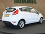 Ford Fiesta 1.25 Titanium - ORIGINEEL NEDERLANDSE AUTO - LEDEREN STUURWIEL EN VERSNELLINGSPOOK - LICHTMETALEN VELGEN 15" - MISTLAMPEN VOOR - CENTRALE DEURVERGRENDELING MET AFSTANDSBEDIENING - BUITENSPIEGELS ELEKTRISCH VERSTEL- EN VERWARMBAAR