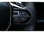 Peugeot 208 GT | Armsteunen op de voorportieren bekleed met kunstleder met groen sierstiksel (GT-Line) | Climate Control | Dashboard en deurpanelen in kunststof met carboneffect