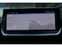 Peugeot 208 GT | Armsteunen op de voorportieren bekleed met kunstleder met groen sierstiksel (GT-Line) | Climate Control | Dashboard en deurpanelen in kunststof met carboneffect