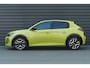 Peugeot 208 GT | Armsteunen op de voorportieren bekleed met kunstleder met groen sierstiksel (GT-Line) | Climate Control | Dashboard en deurpanelen in kunststof met carboneffect