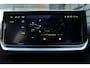 Peugeot 208 GT | Armsteunen op de voorportieren bekleed met kunstleder met groen sierstiksel (GT-Line) | Climate Control | Dashboard en deurpanelen in kunststof met carboneffect