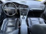 Volvo V70 2.5T Summum | 5 CILINDER! | Trekhaak | Schuif kantel dak | Xenon koplampen | Sport lederen interieur | Memory | Stelverwarming | Roofrails | 12 Maanden BOVAG garantie |