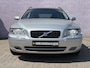 Volvo V70 2.5T Summum | 5 CILINDER! | Trekhaak | Schuif kantel dak | Xenon koplampen | Sport lederen interieur | Memory | Stelverwarming | Roofrails | 12 Maanden BOVAG garantie |