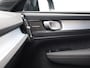 Volvo XC40 2.0 B4 Plus Dark / Trekhaak / Elektr. stoelverstelling / Stoel- + Stuurwielverwarming / Harman Kardon Audio / Pilot Assist / Achteruitrijcamera / BLIS