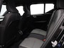 Volvo XC40 2.0 B4 Plus Dark / Trekhaak / Elektr. stoelverstelling / Stoel- + Stuurwielverwarming / Harman Kardon Audio / Pilot Assist / Achteruitrijcamera / BLIS