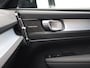 Volvo XC40 2.0 B4 Plus Dark / Trekhaak / Elektr. stoelverstelling / Stoel- + Stuurwielverwarming / Harman Kardon Audio / Pilot Assist / Achteruitrijcamera / BLIS