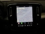 Volvo XC40 2.0 B4 Plus Dark / Trekhaak / Elektr. stoelverstelling / Stoel- + Stuurwielverwarming / Harman Kardon Audio / Pilot Assist / Achteruitrijcamera / BLIS