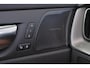 Volvo XC60 T6 Recharge AWD Plus Black Edition - Panorama/schuifdak - IntelliSafe Assist & Surround - 360º Camera - Harman/Kardon audio - Adaptieve LED koplampen - Verwarmde voorstoelen, stuur & achterbank - Parkeersensoren voor & achter - Elektr. bedienb. voorstoelen met geheugen - Head up display - Draadloze tel. lader - Extra getint glas - Inklapbare trekhaak - 21' LMV