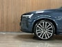 Volvo XC90 T8 AWD Recharge Ultra Executive Edit. | Full Option! | Bowers & Wilkins | Luchtvering | Stoelventilatie | Trekhaak | 360 Camera | Head-Up Display | Stoelmassage | 455pk | Adaptieve Cruise Control | Stoelverwarming voor+achter | Stuurwielverwarming | Schuifdak | 22 Inch | Full LED  Meesturende koplampen | Gelamineerde/geluidwerende zijruiten | Pilot Assist | BLIS Dode Hoek Detectie | Alcantara hemelbekleding | Lederen handgrepen en zonnekleppen | Elektrische voorstoelen geheugen | Nappa Lederen bekleding | Zitting verlenging voorstoelen | Lederen Dashboard | Google Infotainment | Keyless Drive | Parkeersensoren voor+achter | Privacy Glass | Elektrisch bedienbare achterklep | Geïntegreerde zongordijnen achterportieren | Geïntegreerd kinderzitje achterin | Verlichte instaplijsten | 7-Persoons | 4-Zone Climate Control | DAB Radio | Apple Carplay/Android Auto | Alarm Klasse III | Draadloos telefoon opladen | Volvo On Call met mobiele App functie | Denim Blue Metallic |