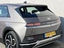 Hyundai Ioniq 5 Style 73kWh / Dealer onderhouden / Accu SoH 100 % / Fabrieksgarantie tot 05-2027 / WLTP 481 km stad 686 km / CCS snel laden / warmtepomp / 1.600 kg trekgewicht / Stuur- en stoelverwarming / Elektr. stoel / 19" LM wielen /