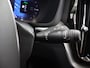 Volvo XC60 2.0 T8 Plug-in hybrid AWD Plus Dark | Panoramadak | HUD | Ele.verstelbare stoelen + Geheugen | Stoelverwarming voor + achter | Navigatie | Apple CarPlay/Android Auto | Harman/Kardon Audio | DAB | Adaptieve Cruise Control | HUD | Ele.kofferdeksel |
