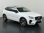 Volvo XC60 2.0 T8 Plug-in hybrid AWD Plus Dark | Panoramadak | HUD | Ele.verstelbare stoelen + Geheugen | Stoelverwarming voor + achter | Navigatie | Apple CarPlay/Android Auto | Harman/Kardon Audio | DAB | Adaptieve Cruise Control | HUD | Ele.kofferdeksel |