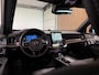 Volvo XC90 T8 AWD Recharge Ultra Black Executive Edit. | Full Option! | Bowers & Wilkins | Luchtvering | Stoelventilatie | Trekhaak | 360 Camera | Head-Up Display | Stoelmassage | 455pk | Adaptieve Cruise Control | Stoelverwarming voor+achter | Stuurwielverwarming | Schuifdak | 22 Inch | Full LED Matrix Meesturende koplampen | Gelamineerde/geluidwerende zijruiten | Pilot Assist | BLIS Dode Hoek Detectie | Alcantara hemelbekleding | Lederen handgrepen en zonnekleppen | Elektrische voorstoelen geheugen | Nappa Lederen bekleding | Zitting verlenging voorstoelen | Lederen Dashboard | Google Infotainment | Keyless Drive | Parkeersensoren voor+achter | Privacy Glass | Elektrisch bedienbare achterklep | Geïntegreerde zongordijnen achterportieren | Geïntegreerd kinderzitje achterin | Verlichte instaplijsten | 7-Persoons | 4-Zone Climate Control | DAB Radio | Apple Carplay/Android Auto | Alarm Klasse III | Draadloos telefoon opladen | Volvo On Call met mobiele App functie | Onyx Black Metallic |