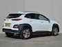 Hyundai Kona Electric EV Fashion 39 kWh / SOH 100% / Dealer onderhouden / CCS snelladen / Stuur- & Stoelverwarming / All season banden / Achteruitrijcamera / Warmtepomp / Keyless Entry/Start / Krell Audio Systeem / Apple Carplay Android Auto /