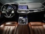 BMW X7 xDrive40i High Executive [SCHUIFKANTELDAK, 7-PERSOONS, BMW LASERLICHT, HEAD-UP, APPLE CARPLAY, SOFTCLOSE, ANDROID, LUCHTVERING, MASSAGESTOELEN, MEMORY SEATS, STOELVERWARMING V+A, VOL LEDER, CAMERA, ELEKTRISCHE ACHTER