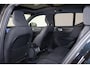 Volvo EX40 Performance Ultra Black Edition 82 kWh - Panorama/schuifdak - IntelliSafe Assist & Surround - 360º Camera - Harman/Kardon audio - Verwarmde voorstoelen, stuur & achterbank - Parkeersensoren voor & achter - Elektr. bedienb. voorstoelen met geheugen links - Draadloze tel. lader - Warmtepomp - Extra getint glas - 20' LMV