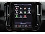 Volvo EX40 Performance Ultra Black Edition 82 kWh - Panorama/schuifdak - IntelliSafe Assist & Surround - 360º Camera - Harman/Kardon audio - Verwarmde voorstoelen, stuur & achterbank - Parkeersensoren voor & achter - Elektr. bedienb. voorstoelen met geheugen links - Draadloze tel. lader - Warmtepomp - Extra getint glas - 20' LMV