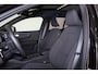 Volvo EX40 Performance Ultra Black Edition 82 kWh - Panorama/schuifdak - IntelliSafe Assist & Surround - 360º Camera - Harman/Kardon audio - Verwarmde voorstoelen, stuur & achterbank - Parkeersensoren voor & achter - Elektr. bedienb. voorstoelen met geheugen links - Draadloze tel. lader - Warmtepomp - Extra getint glas - 20' LMV
