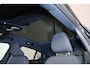 Volvo EC40 Extended Range Plus Black Ed. 82 kWh - Panoramadak - IntelliSafe Assist & Surround - 360º Camera - Harman/Kardon audio - Verwarmde voorstoelen, stuur & achterbank - Parkeersensoren voor & achter - Elektr. bedienb. voorstoelen met geheugen links - Draadloze tel. lader - Warmtepomp - Extra getint glas - Inklapbare trekhaak - 20' LMV
