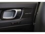 Volvo EC40 Extended Range Plus Black Ed. 82 kWh - Panoramadak - IntelliSafe Assist & Surround - 360º Camera - Harman/Kardon audio - Verwarmde voorstoelen, stuur & achterbank - Parkeersensoren voor & achter - Elektr. bedienb. voorstoelen met geheugen links - Draadloze tel. lader - Warmtepomp - Extra getint glas - Inklapbare trekhaak - 20' LMV