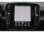 Volvo EC40 Extended Range Plus Black Ed. 82 kWh - Panoramadak - IntelliSafe Assist & Surround - 360º Camera - Harman/Kardon audio - Verwarmde voorstoelen, stuur & achterbank - Parkeersensoren voor & achter - Elektr. bedienb. voorstoelen met geheugen links - Draadloze tel. lader - Warmtepomp - Extra getint glas - Inklapbare trekhaak - 20' LMV