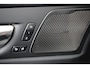 Volvo XC60 2.0 T6 Plug-in hybrid AWD Plus Black Edition | Luchtvering | Panoramadak | HU-Display | Trekhaak |