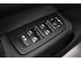 Volvo XC60 2.0 T6 Plug-in hybrid AWD Plus Black Edition | Luchtvering | Panoramadak | HU-Display | Trekhaak |