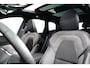 Volvo XC60 2.0 T6 Plug-in hybrid AWD Plus Black Edition | Luchtvering | Panoramadak | HU-Display | Trekhaak |