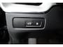 Volvo XC60 2.0 T6 Plug-in hybrid AWD Plus Black Edition | Luchtvering | Panoramadak | HU-Display | Trekhaak |