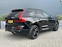 Volvo XC60 2.0 T6 Plug-in hybrid AWD Plus Black Edition | Luchtvering | Panoramadak | HU-Display | Trekhaak |