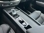 Volvo XC60 2.0 T6 Plug-in hybrid AWD Plus Black Edition | Luchtvering | Panoramadak | HU-Display | Trekhaak |