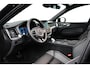 Volvo XC60 2.0 T6 Plug-in hybrid AWD Plus Black Edition | Luchtvering | Panoramadak | HU-Display | Trekhaak |