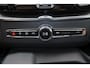 Volvo XC60 T6 Recharge AWD Core Bright - Panorama/schuifdak - IntelliSafe Assist & Surround - Parkeercamera achter - Verwarmde voorstoelen, stuur & achterbank - Parkeersensoren voor & achter - Draadloze tel. lader - Extra getint glas - Inklapbare trekhaak - 18' LMV
