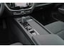 Volvo XC60 T6 Recharge AWD Core Bright - Panorama/schuifdak - IntelliSafe Assist & Surround - Parkeercamera achter - Verwarmde voorstoelen, stuur & achterbank - Parkeersensoren voor & achter - Draadloze tel. lader - Extra getint glas - Inklapbare trekhaak - 18' LMV