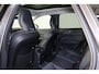 Volvo XC60 T6 Recharge AWD Core Bright - Panorama/schuifdak - IntelliSafe Assist & Surround - Parkeercamera achter - Verwarmde voorstoelen, stuur & achterbank - Parkeersensoren voor & achter - Draadloze tel. lader - Extra getint glas - Inklapbare trekhaak - 18' LMV