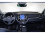 Volvo XC60 T6 Recharge AWD Core Bright - Panorama/schuifdak - IntelliSafe Assist & Surround - Parkeercamera achter - Verwarmde voorstoelen, stuur & achterbank - Parkeersensoren voor & achter - Draadloze tel. lader - Extra getint glas - Inklapbare trekhaak - 18' LMV