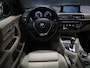 BMW 2-Serie Cabrio 218i High Executive [GROOT NAVIGATIE, STOELVERWARMING, STUURVERWARMING, VOL LEDER, CAMERA, LED, COMFORT ACCESS, PDC V+A, CRUISE CONTROL, CLIMATE CONTROL, BLUETOOTH, NIEUWSTAAT]