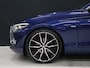 BMW 2-Serie Cabrio 218i High Executive [GROOT NAVIGATIE, STOELVERWARMING, STUURVERWARMING, VOL LEDER, CAMERA, LED, COMFORT ACCESS, PDC V+A, CRUISE CONTROL, CLIMATE CONTROL, BLUETOOTH, NIEUWSTAAT]