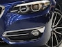 BMW 2-Serie Cabrio 218i High Executive [GROOT NAVIGATIE, STOELVERWARMING, STUURVERWARMING, VOL LEDER, CAMERA, LED, COMFORT ACCESS, PDC V+A, CRUISE CONTROL, CLIMATE CONTROL, BLUETOOTH, NIEUWSTAAT]